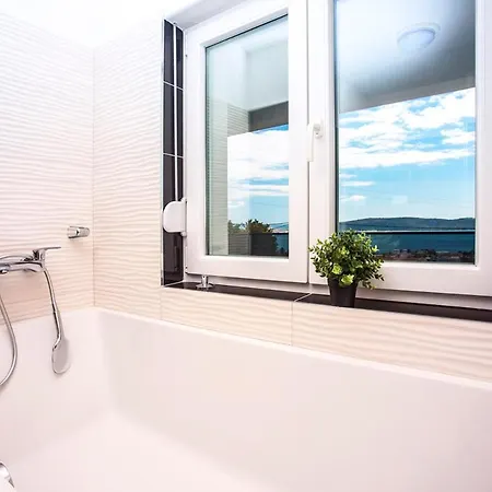 Kastel Sucurac Sleeps 10 With Pool Air Con And Wifi Willa *