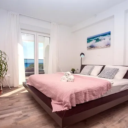 Kastel Sucurac Sleeps 10 With Pool Air Con And Wifi Willa