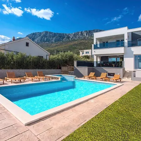 Willa Kastel Sucurac Sleeps 10 With Pool Air Con And Wifi *