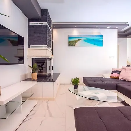 Kastel Sucurac Sleeps 10 With Pool Air Con And Wifi Willa Kaštela